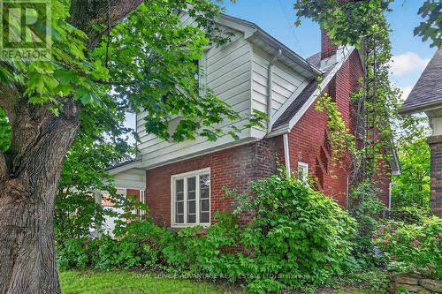 21 GLADSTONE AVENUE  Smiths Falls, ON K7A 1R5