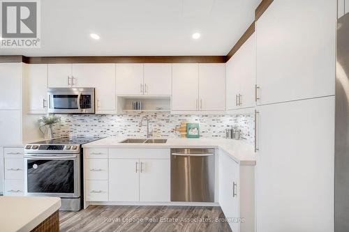 1406 - 335 Mill Road, Toronto, ON - Indoor Photo Showing Kitchen With Upgraded Kitchen