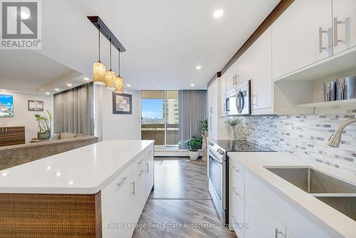 1406 - 335 Mill Road, Toronto, ON - Indoor Photo Showing Kitchen With Upgraded Kitchen