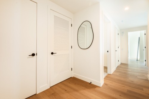 Mud Room - 318-1114 Rue St-Antoine O., Montréal (Ville-Marie), QC - Indoor Photo Showing Other Room