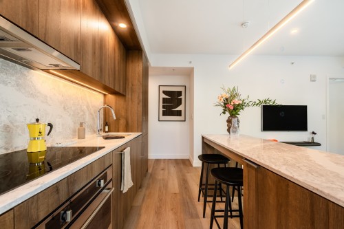 Cuisine - 617-1114 Rue St-Antoine O., Montréal (Ville-Marie), QC - Indoor Photo Showing Kitchen With Upgraded Kitchen