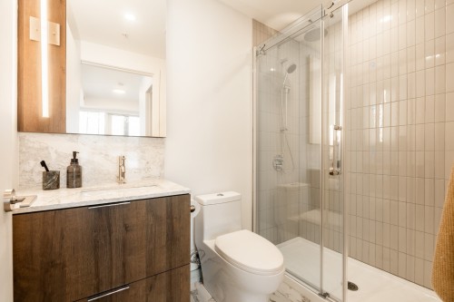 Salle de bains attenante à la CCP - 617-1114 Rue St-Antoine O., Montréal (Ville-Marie), QC - Indoor Photo Showing Bathroom