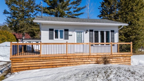 17 Rue Jean-Baptiste-Drolet  Sainte-Catherine-De-La-Jacques-Cartier, QC G3N 0S9