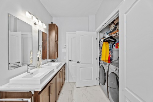 Salle de bains - 149  - A Av. Du Sablon, Bois-Des-Filion, QC - Indoor Photo Showing Laundry Room