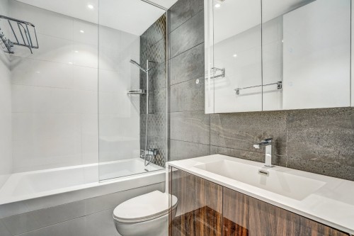 Bathroom - 2404-1188 Av. Union, Montréal (Ville-Marie), QC - Indoor Photo Showing Bathroom