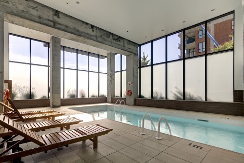 Pool - 704-801 Rue De La Commune E., Montréal (Ville-Marie), QC - Indoor Photo Showing Other Room With In Ground Pool