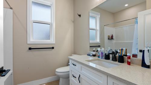 2535 Sunset Drive, Kamloops, BC - Indoor Photo Showing Bathroom
