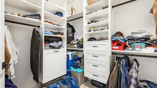 2535 Sunset Drive, Kamloops, BC - Indoor With Storage
