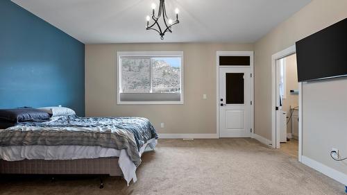 2535 Sunset Drive, Kamloops, BC - Indoor Photo Showing Bedroom