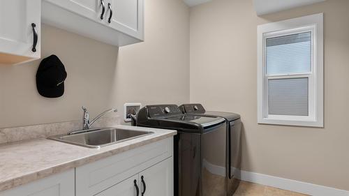 2535 Sunset Drive, Kamloops, BC - Indoor Photo Showing Laundry Room