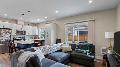 2535 Sunset Drive, Kamloops, BC - Indoor