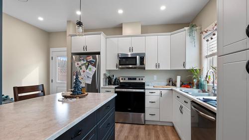 2535 Sunset Drive, Kamloops, BC - Indoor Photo Showing Kitchen With Stainless Steel Kitchen With Double Sink