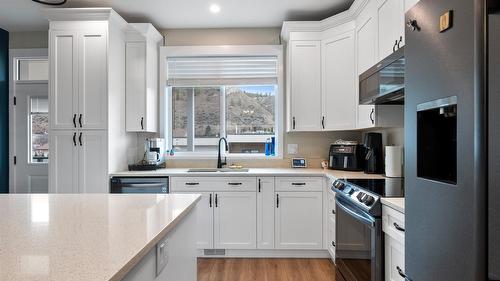 2535 Sunset Drive, Kamloops, BC - Indoor Photo Showing Kitchen With Double Sink With Upgraded Kitchen