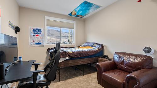 2535 Sunset Drive, Kamloops, BC - Indoor Photo Showing Bedroom