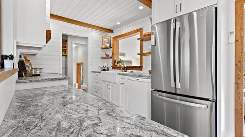 3955 46Th Street, Creston, BC - Indoor Photo Showing Kitchen