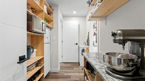 3955 46Th Street, Creston, BC - Indoor Photo Showing Kitchen