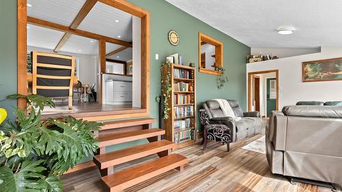 3955 46Th Street, Creston, BC - Indoor