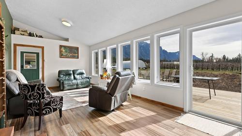 3955 46Th Street, Creston, BC - Indoor Photo Showing Living Room