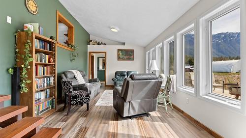 3955 46Th Street, Creston, BC - Indoor