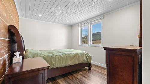 3955 46Th Street, Creston, BC - Indoor Photo Showing Bedroom