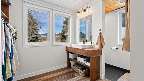 3955 46Th Street, Creston, BC - Indoor