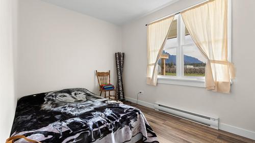 3955 46Th Street, Creston, BC - Indoor Photo Showing Bedroom