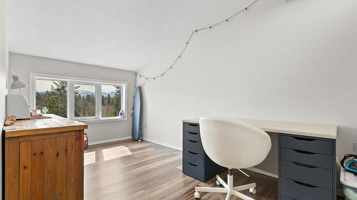 3955 46Th Street, Creston, BC - Indoor