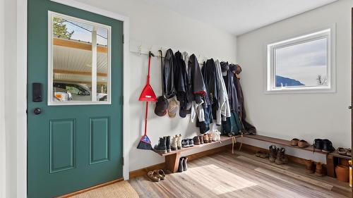 3955 46Th Street, Creston, BC - Indoor