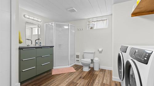 3955 46Th Street, Creston, BC - Indoor Photo Showing Laundry Room