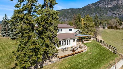 3955 46Th Street, Creston, BC - Outdoor