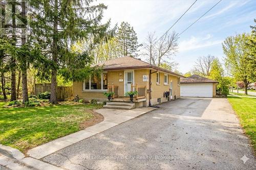 12 DELMAR BOULEVARD  Guelph (St. George's), ON N1E 2K8