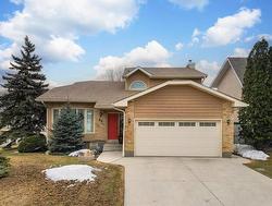 98 Royal Park CR  Winnipeg, MB R2J 3Z3