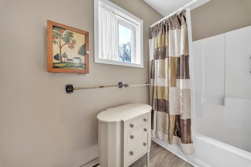 Salle de bains - 97 Rue Principale N., Sutton, QC - Indoor Photo Showing Bathroom