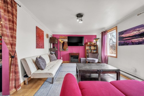 Salon - 97 Rue Principale N., Sutton, QC - Indoor With Fireplace