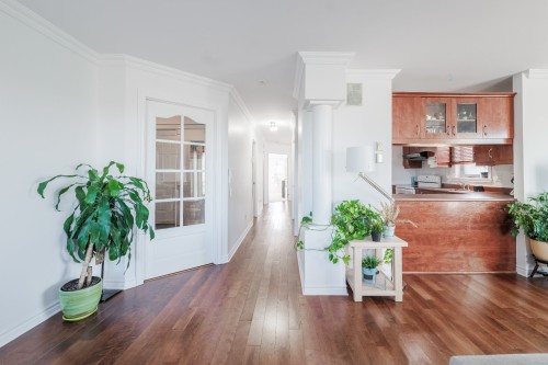 Passageway - 302-6535 Boul. Chevrier, Brossard, QC - Indoor