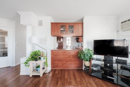 Kitchen - 302-6535 Boul. Chevrier, Brossard, QC - Indoor