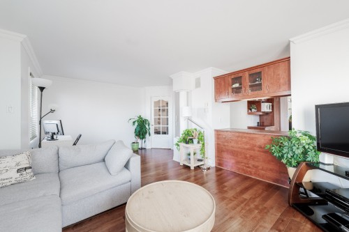 Living Room - 302-6535 Boul. Chevrier, Brossard, QC - Indoor Photo Showing Living Room