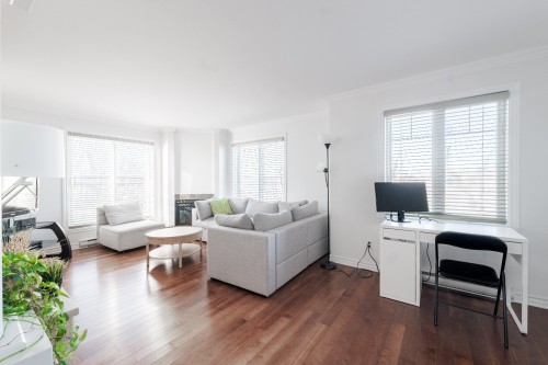 Living Room - 302-6535 Boul. Chevrier, Brossard, QC - Indoor Photo Showing Living Room