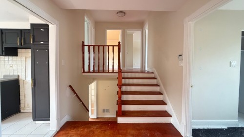 Escalier - 7 Rue Tremayne, Dollard-Des-Ormeaux, QC - Indoor Photo Showing Other Room
