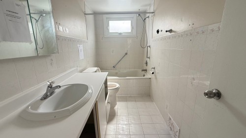 Salle de bains - 7 Rue Tremayne, Dollard-Des-Ormeaux, QC - Indoor Photo Showing Bathroom