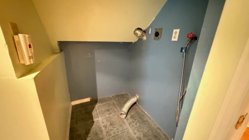 Salle de lavage - 7 Rue Tremayne, Dollard-Des-Ormeaux, QC - Indoor Photo Showing Other Room