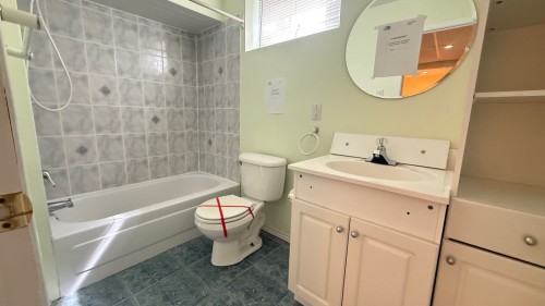 Salle de bains - 7 Rue Tremayne, Dollard-Des-Ormeaux, QC - Indoor Photo Showing Bathroom