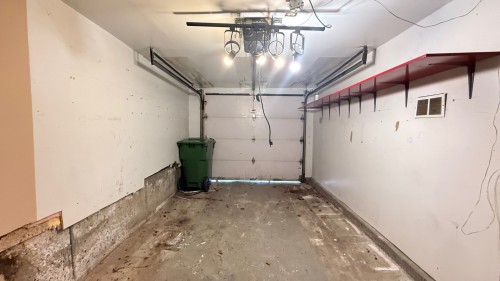 Garage - 7 Rue Tremayne, Dollard-Des-Ormeaux, QC - Indoor Photo Showing Garage