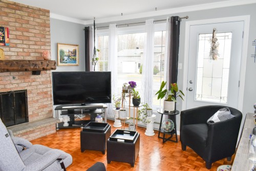 Salon - 478 Rue Sylvio, Drummondville, QC - Indoor Photo Showing Living Room With Fireplace