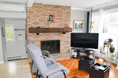 Salon - 478 Rue Sylvio, Drummondville, QC - Indoor Photo Showing Living Room With Fireplace