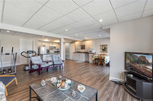 505 Hall Rd, Ladysmith, BC 