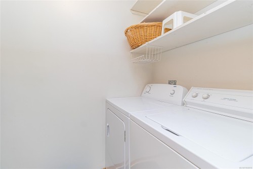 9975 Victoria Rd, Chemainus, BC - Indoor Photo Showing Laundry Room