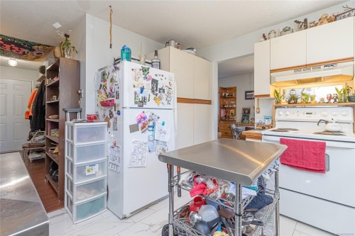 9975 Victoria Rd, Chemainus, BC - Indoor Photo Showing Kitchen