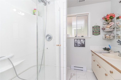 9975 Victoria Rd, Chemainus, BC - Indoor Photo Showing Bathroom