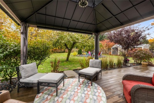 2920 Marshall Rd, Qualicum Beach, BC 